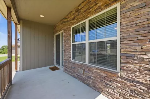 Exterior - 408 Sunflower Dr, Raymore, MO 64083 photo 3 of 4