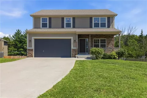 Exterior - 408 Sunflower Dr, Raymore, MO 64083 photo 2 of 4