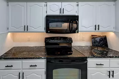 Kitchen - 17800 Bolger Rd #247A, Independence, MO 64055 photo 4 of 7