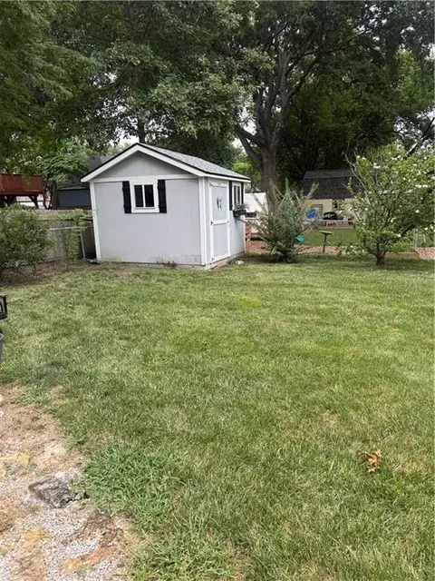 304 SE Colony Dr, Lees Summit, MO 64063 photo 5