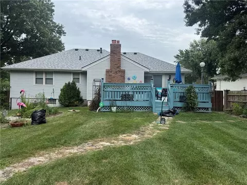 304 SE Colony Dr, Lees Summit, MO 64063 photo 3