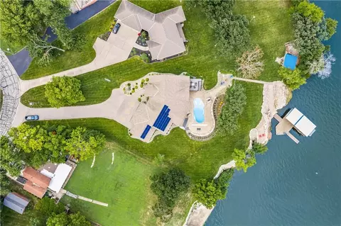 View/Area - 1647 NE Ozark Dr, Lees Summit, MO 64086 photo 2 of 6