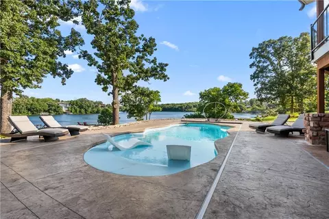 Exterior - 1647 NE Ozark Dr, Lees Summit, MO 64086 photo 7 of 12