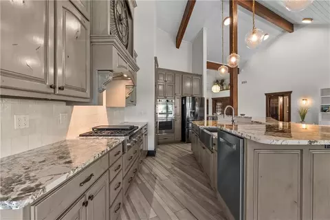 Kitchen - 1647 NE Ozark Dr, Lees Summit, MO 64086 photo 4 of 5