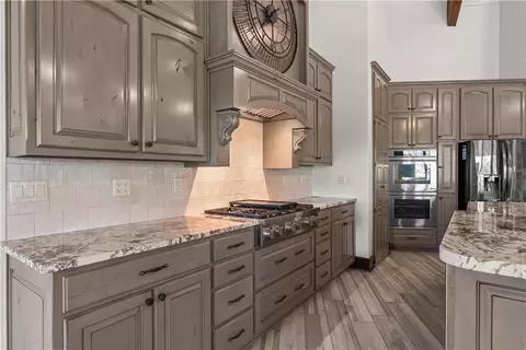 Kitchen - 1647 NE Ozark Dr, Lees Summit, MO 64086 photo 3 of 5