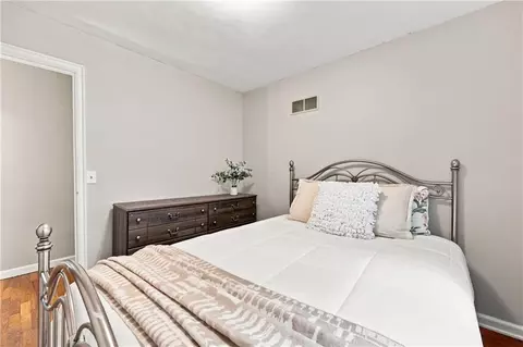 Bedroom - 1007 S Logan Ave, Independence, MO 64050 photo 4 of 6
