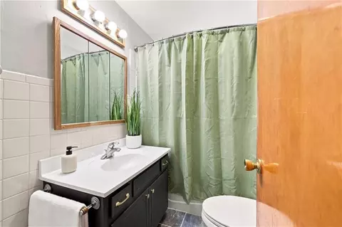 Bath - 1007 S Logan Ave, Independence, MO 64050 photo 1 of 1