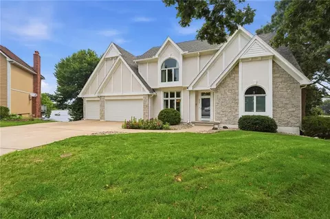 332 NE Warrington Ct, Lees Summit, MO 64064 photo 4