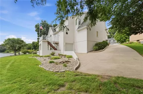 332 NE Warrington Ct, Lees Summit, MO 64064 photo 6