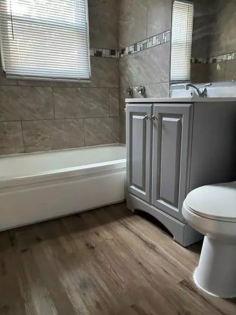 Bath - 11219 E 24th St, Independence, MO 64052 photo 2 of 3