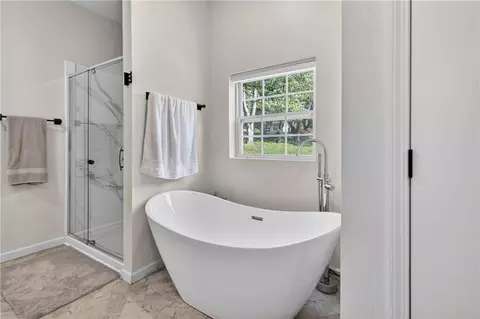 Bath - 2015 S Lees Summit Rd, Independence, MO 64050 photo 6 of 7
