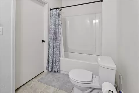 Bath - 2015 S Lees Summit Rd, Independence, MO 64050 photo 2 of 7