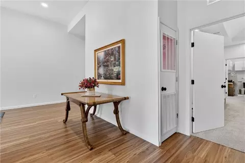 Entry Way - 2015 S Lees Summit Rd, Independence, MO 64050 photo 3 of 8