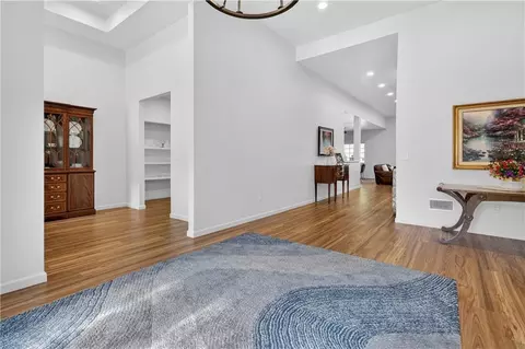 Entry Way - 2015 S Lees Summit Rd, Independence, MO 64050 photo 5 of 8