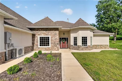 Exterior - 2015 S Lees Summit Rd, Independence, MO 64050 photo 4 of 5