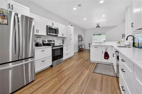 Kitchen - 2015 S Lees Summit Rd, Independence, MO 64050 photo 3 of 3