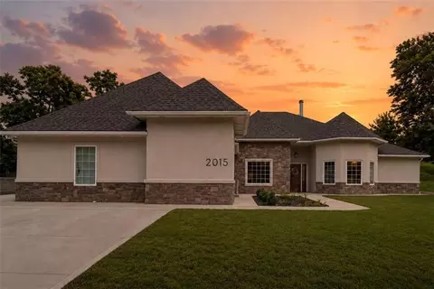 Exterior - 2015 S Lees Summit Rd, Independence, MO 64050 photo 2 of 5