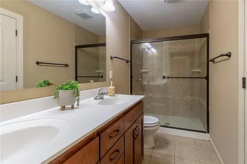 Bath - 5714 Silverstone Dr, Lawrence, KS 66049 photo 2 of 7