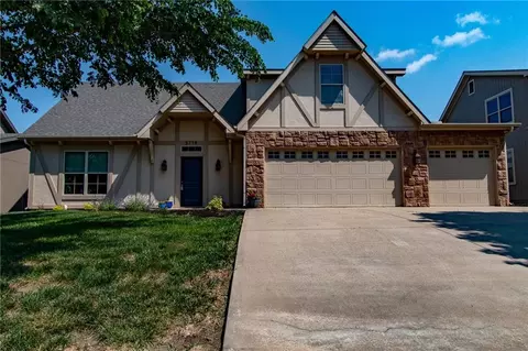 Exterior - 5714 Silverstone Dr, Lawrence, KS 66049 photo 4 of 7