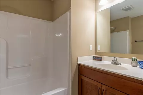 Bath - 5714 Silverstone Dr, Lawrence, KS 66049 photo 6 of 7