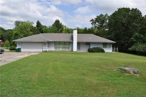 7515 NW Lake Rd, Platte Woods, MO 64151