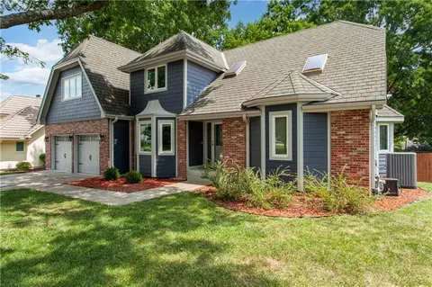 Exterior - 4401 NE Hoit Dr, Lees Summit, MO 64064 photo 2 of 13