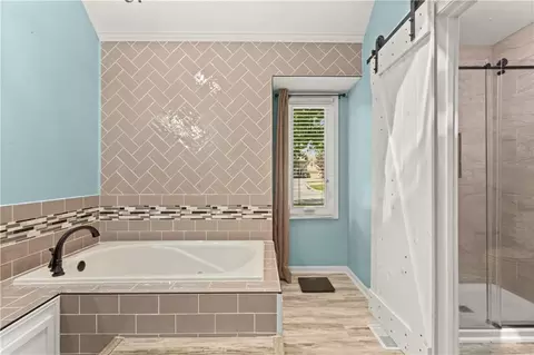 Bath - 4401 NE Hoit Dr, Lees Summit, MO 64064 photo 3 of 8