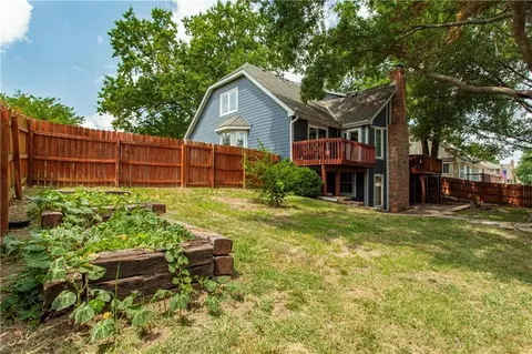 Exterior - 4401 NE Hoit Dr, Lees Summit, MO 64064 photo 8 of 13