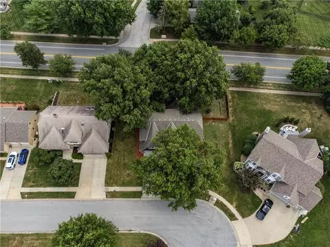 View/Area - 4401 NE Hoit Dr, Lees Summit, MO 64064 photo 2 of 10