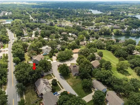 View/Area - 4401 NE Hoit Dr, Lees Summit, MO 64064 photo 8 of 10