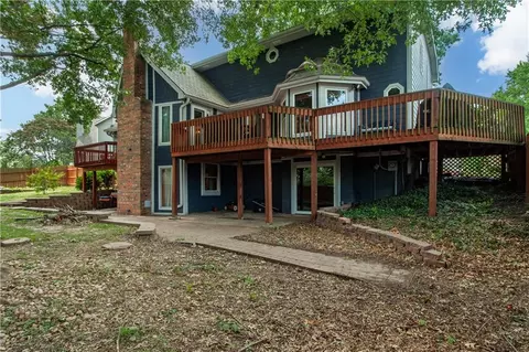 Exterior - 4401 NE Hoit Dr, Lees Summit, MO 64064 photo 6 of 13
