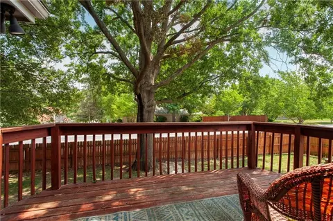 Exterior - 4401 NE Hoit Dr, Lees Summit, MO 64064 photo 11 of 13