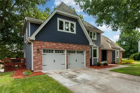 Exterior - 4401 NE Hoit Dr, Lees Summit, MO 64064 photo 3 of 13
