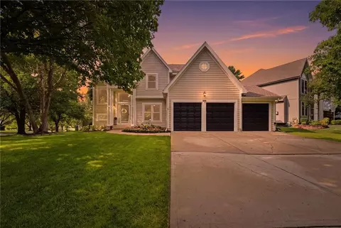 5120 W 158th St, Overland Park, KS 66224