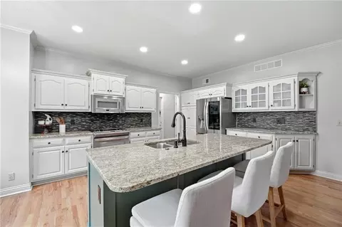 5120 W 158th St, Overland Park, KS 66224