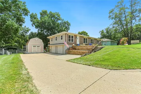 1425 Western St, Leavenworth, KS 66048