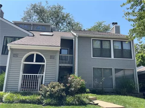 8929 W 106 Ter, Overland Park, KS 66212