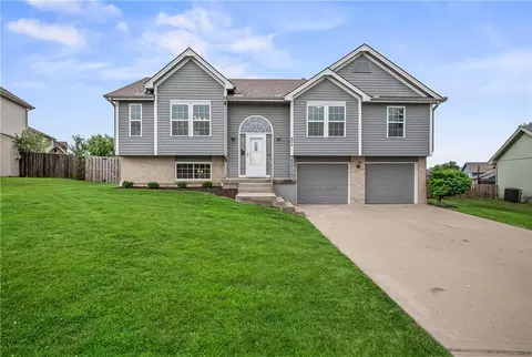 905 NW 112th Ter, Kansas City, MO 64155
