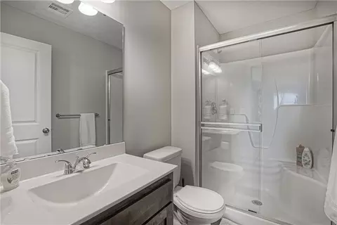 Bath - 21107-21109 E 8th St, Independence, MO 64056 photo 5 of 6