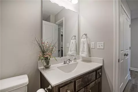 Bath - 21107-21109 E 8th St, Independence, MO 64056 photo 2 of 6