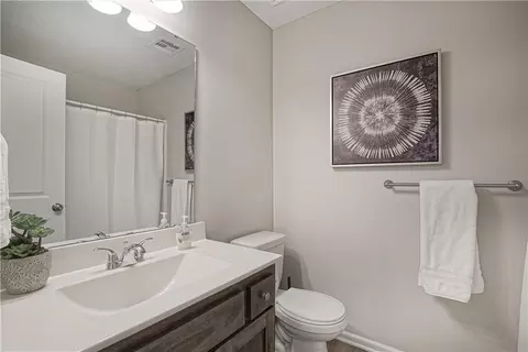Bath - 21107-21109 E 8th St, Independence, MO 64056 photo 4 of 6