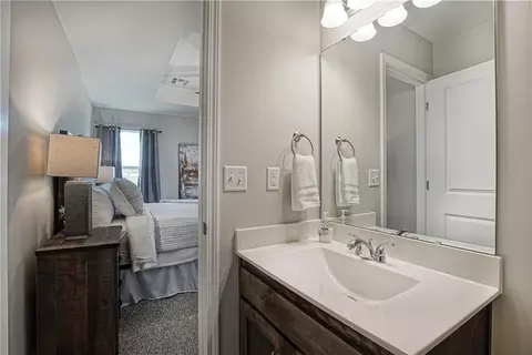 Bath - 21107-21109 E 8th St, Independence, MO 64056 photo 6 of 6