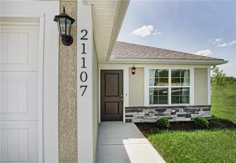 Exterior - 21107-21109 E 8th St, Independence, MO 64056 photo 4 of 6