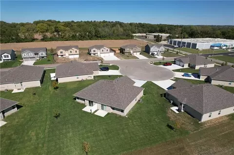 View/Area - 21107-21109 E 8th St, Independence, MO 64056 photo 3 of 4