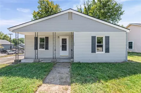 120 E 6th St, Tonganoxie, KS 66086
