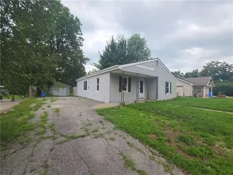 120 E 6th St, Tonganoxie, KS 66086
