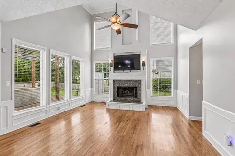 8925 W 132nd Ter, Overland Park, KS 66213