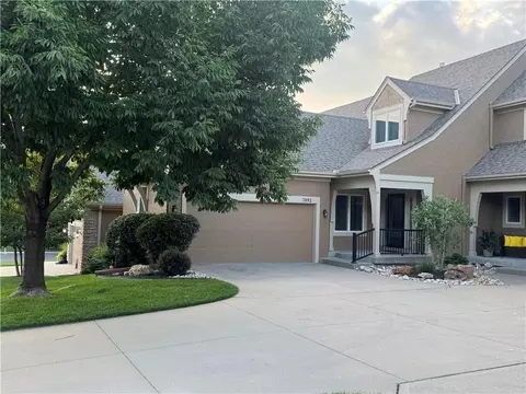 7892 W 157th Ter, Overland Park, KS 66223