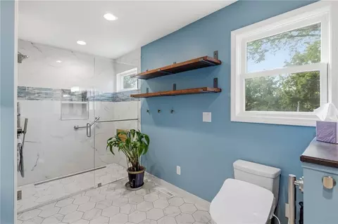 Bath - 11615 E 38 St, Independence, MO 64052 photo 1 of 2
