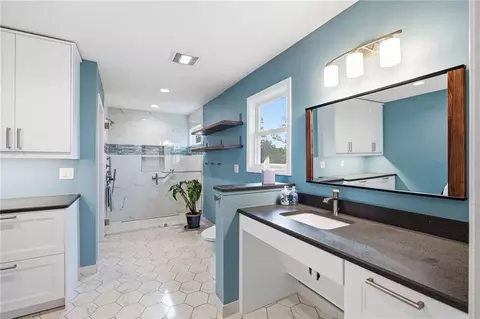 Bath - 11615 E 38 St, Independence, MO 64052 photo 2 of 2